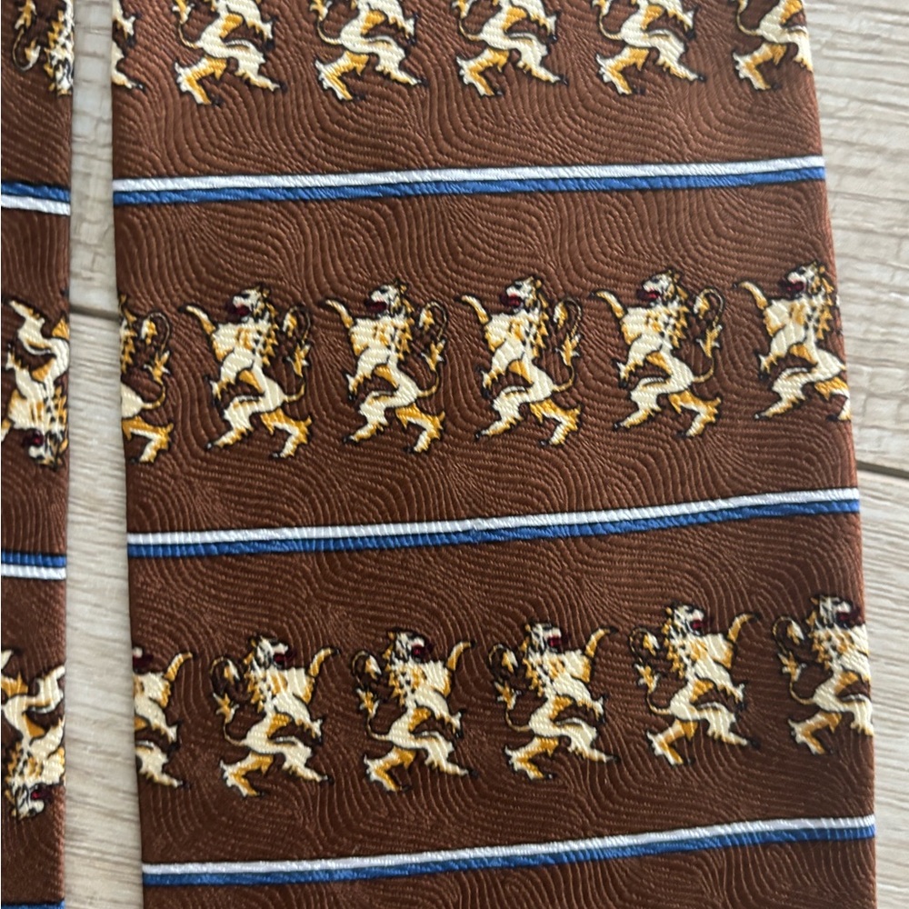 Vintage Oscar de la Renta Brown and Blue Lion Tie Silk Tie - Picture 4 of 7